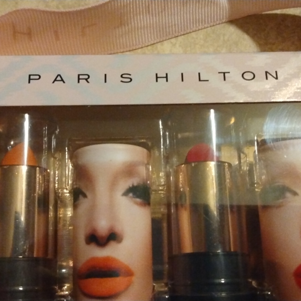 ParisHilton Lipsticks Set